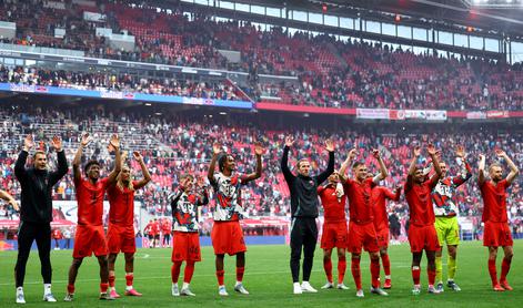 Bayern po spodrsljaju Bayerja odprl šampanjec, Zecovi do pomembne zmage