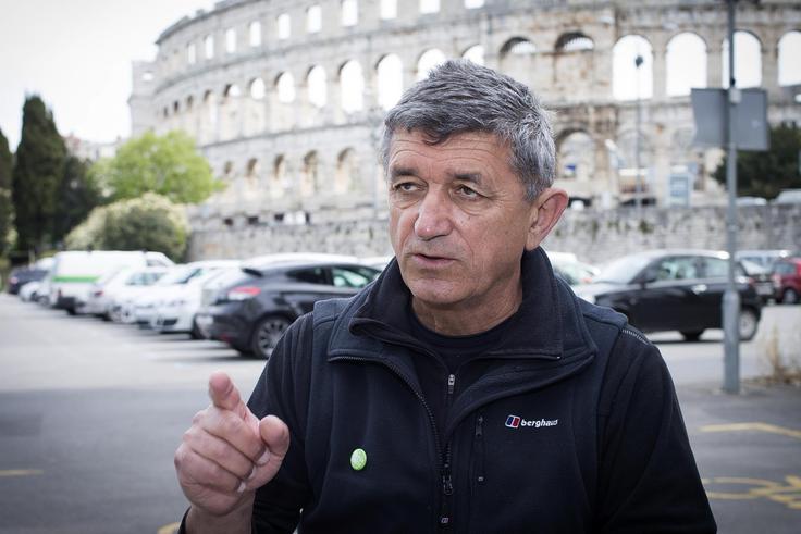 "Spomnim se, da sem, ko mi je Nejc podaril prvi izvod, knjigo prebral na dušek in se potem vedno znova vračal k branju. Zame je knjiga Pot zen alpinizma. Vse je tako enostavno, a po drugi strani tako modro napisano," o knjigi Pot pravi hrvaški alpinist Stipe Božić. | Foto: Ana Kovač