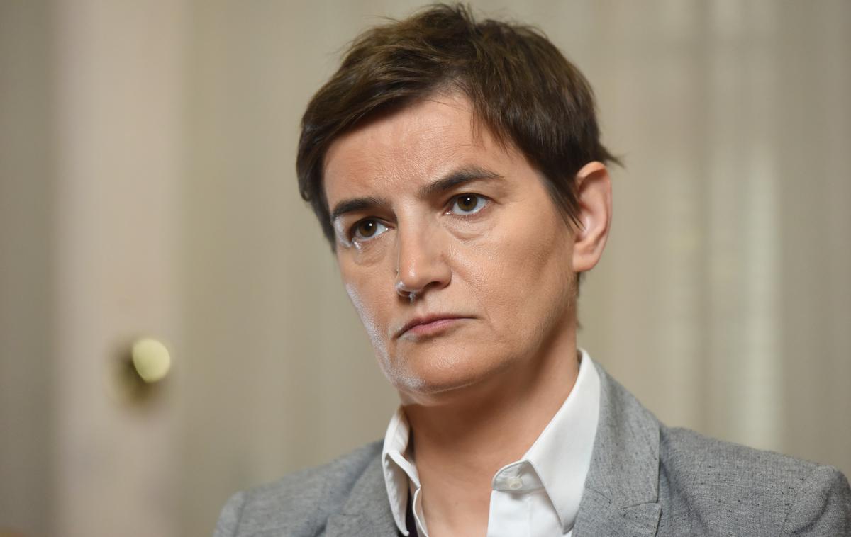 Ana Brnabić | Ana Brnabić, nekdanja premierka in tesna zaveznica predsednika Aleksandra Vučića, je na X sporočila, da je Kos s tem pokazala, zakaj EU izgublja politični vpliv. "Takšne klišejske tirade nismo slišali od zadnjega izbora za mis sveta," je zapisala v odzivu na izraze zaskrbljenosti komisarke Kos zaradi nasilnih izgredov. | Foto Guliverimage