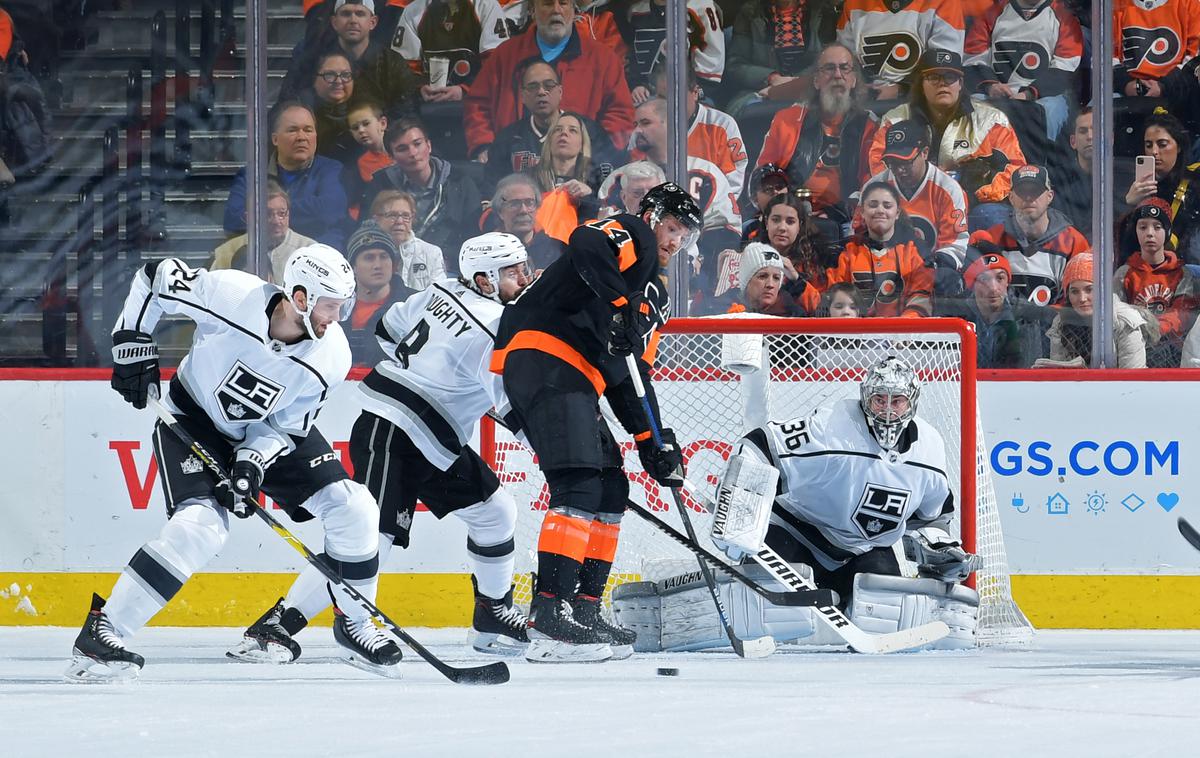 Los Angeles Kings Philadelphia Flyers | Kralji so priznali premoč Philadelphii in padli na predzadnje mesto lige. | Foto Getty Images