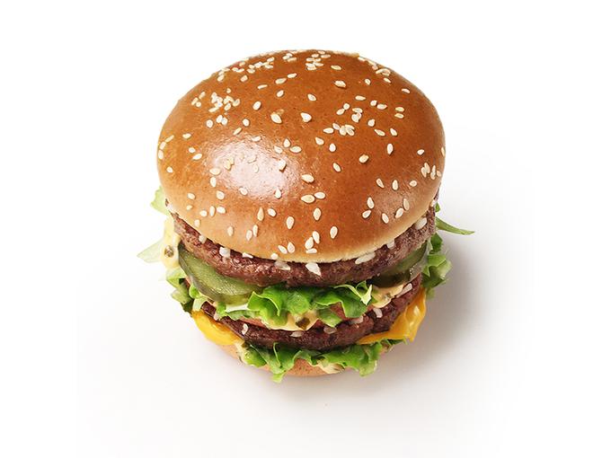 Brez skrbi, legendarni Big Mac je še vedno enak, takšen, kot ga imate radi. Le da je zdaj še sočnejši. | Foto: 