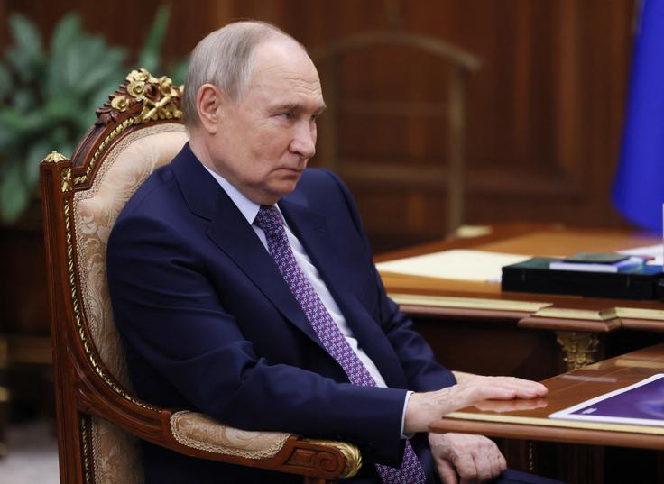 Za Putina je general Popov zapisal, da je njegov moralni vzornik in da je figura, ki mu je pomagala razumeti ponarodeli rek "hladna glava, toplo srce in čiste roke". | Foto: Reuters