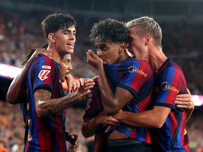 V Parizu je vroče, zvezdniki Barcelone doživeli neprijetnost
