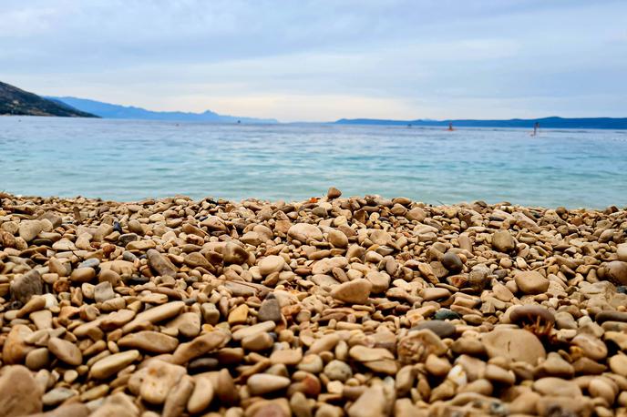Sukošan, morje, plaža | Zaščitena laguna pri Premanturi je že več kot dva tedna onesnažena s fekalijami. | Foto Shutterstock