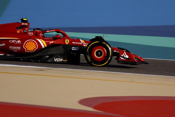 Carlos Sainz. Pri Ferrariju so previdno optimistični. | Foto: Reuters