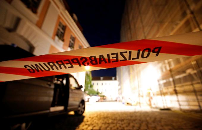Po napadu v bavarski prestolnici je v nedeljo 21-letni prosilec za azil iz Sirije z mačeto ubil nosečo žensko, neuspešni iskalec azila iz Sirije pa je razstrelil nahrbtnik, poln eksploziva, pri tem pa sam umrl in ranil 12 drugih ljudi.  | Foto: Reuters