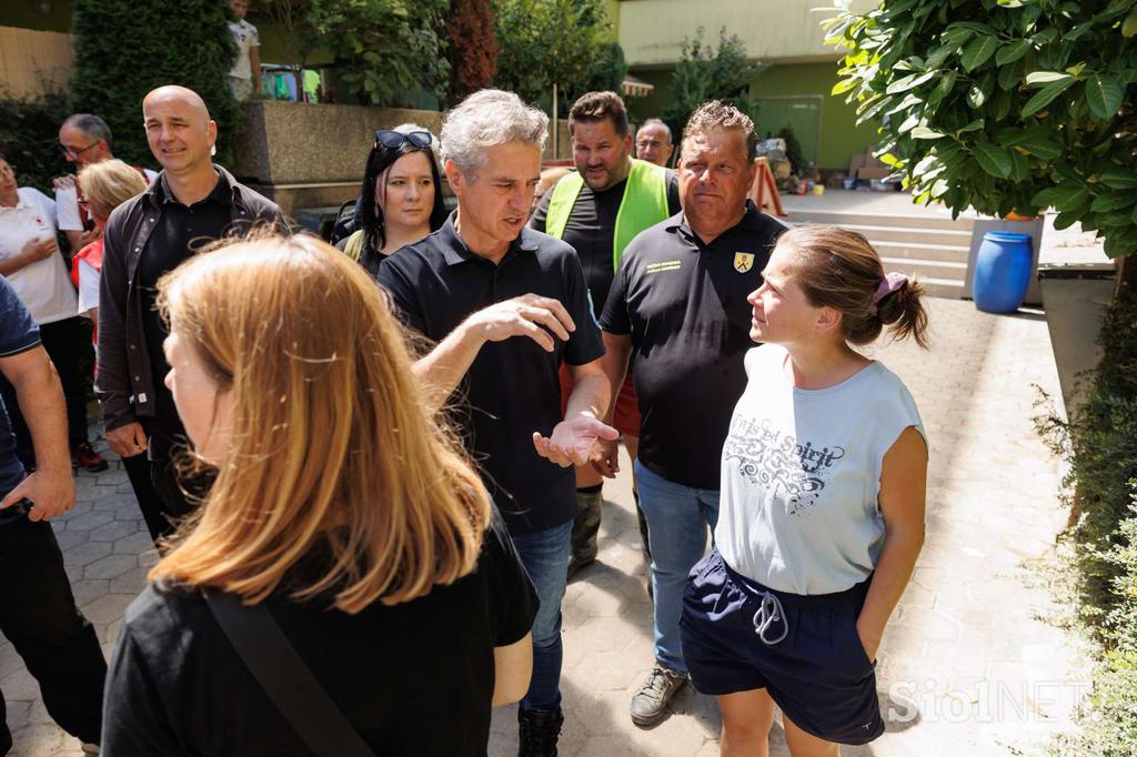 Robert Golob na obisku v Komendi in Mengšu