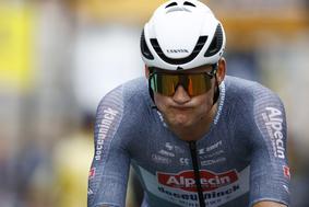 Etapna zmaga Van der Poelu, Mohorič odpadel 30 km pred ciljem