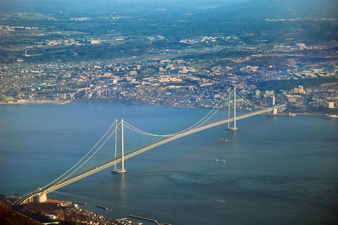 Kar 24 let je bil najdaljši viseči most na svetu Akaši−Kaikjo na Japonskem. | Foto: Thomas Hilmes/Wikimedia Commons