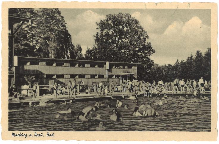 Mariborski otok Razglednica je napisana in je bila poslana (datum poštnega žiga: 19. 7. 1943). Natisnjene ima podatke o založniku (Verlag Friedrich Krobath, Wildon). | Foto: Originalne razglednice hrani Pokrajinski muzej Maribor