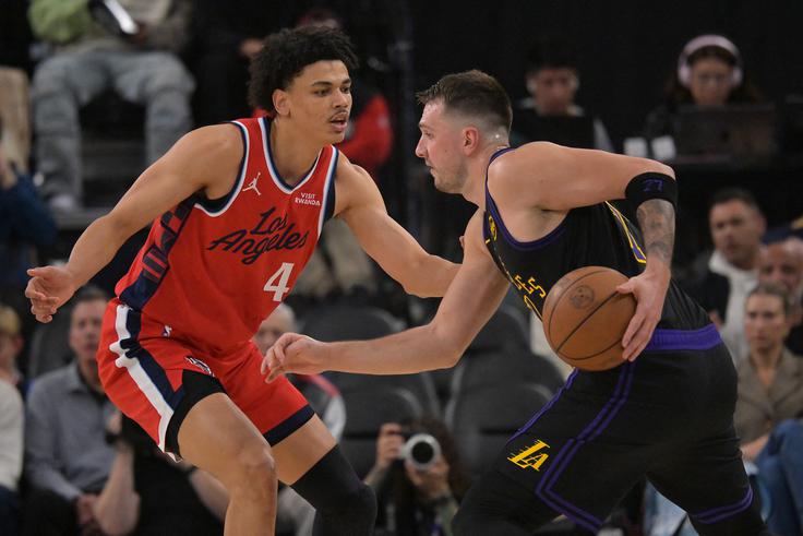 Za pokrivanje Luke Dončića je bil večkrat zadolžen tudi Kobe Sanders. | Foto: Reuters