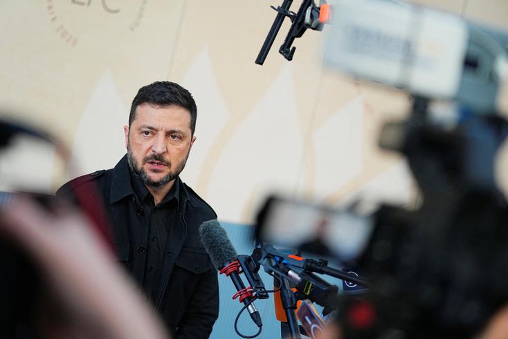 "Ko govorimo o dronskem zidu, govorimo o vsej Evropi, ne samo o eni državi. Če si Rusi drznejo poslati drone nad Poljsko ali kršiti zračne prostore severnoevropskih držav, se lahko to zgodi kjerkoli drugje, tudi v zahodni Evropi in na jugu," je povedal ukrajinski predsednik. | Foto: Reuters