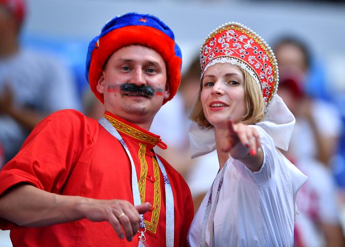 Brki, ki jih nosi ruski selektor Stanislav Čerčešov, so postali priljubljen modni dodatek pri navijačih. | Foto: Reuters
