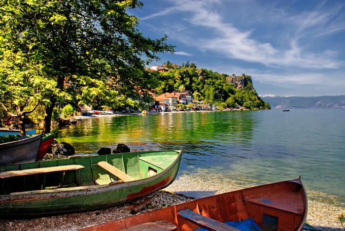 Vas Trpejca pod vznožjem gore Galičica ob Ohridskem jezeru. | Foto: 