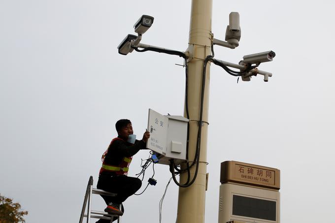 Sistem, ki ga uvaja Kitajska, je tarča številnih kritik, saj krši pravico posameznikov do zasebnosti.  | Foto: Reuters