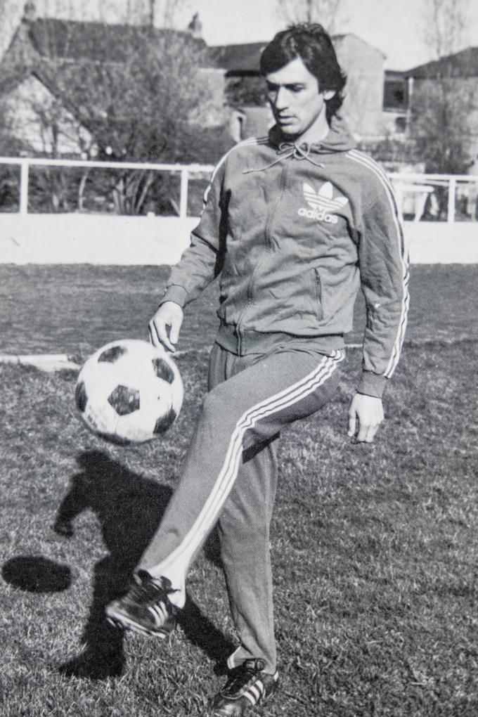 Ni ga slovenskega nogometaša, ki bi zbral toliko nastopov v jugoslovanskem prvenstvu, kot jih je Vili Ameršek. Rojeni Trboveljčan je za Olimpijo igral kar rekordnih 16 sezon in se v zgodovino vpisal s številnimi presežki. | Foto: Osebni arhiv