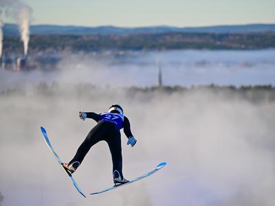 Fatih Arda Ipcioglu prvi smučarski skakalec, ki je prejel rdeči karton