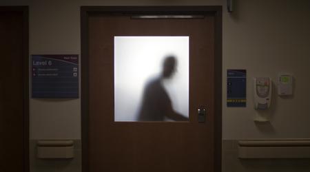 Grozljivka v Nemčiji: medicinski tehnik obtožen posilstva pacientov med anestezijo