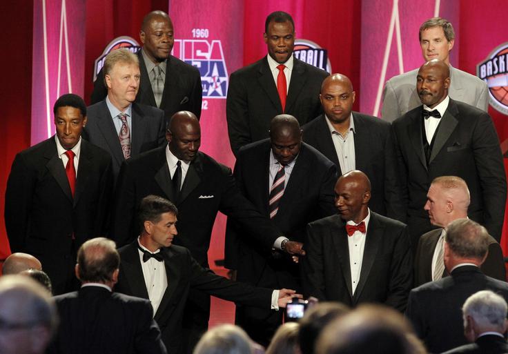 "Dream team" pred desetletjem ob umestitvi v hišo slavnih (Laettner - skrajno desno v zgodnji vrsti). | Foto: Reuters