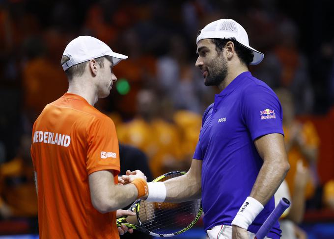 Matteo Berrettini je v prvem dvoboju ugnal Botica van de Zandschulpa. | Foto: Reuters