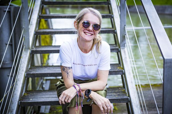 Andreja Počkaj | Andreja Počkaj je solo popotnica, ki ljubezen do potovanj rada deli s svojimi sledilci na družbenih omrežjih. Marsikoga je s popotniškimi podvigi navdušila in spodbudila, da je zbral pogum, kupil letalsko vozovnico in se podal na dogodivščino. | Foto Ana Kovač