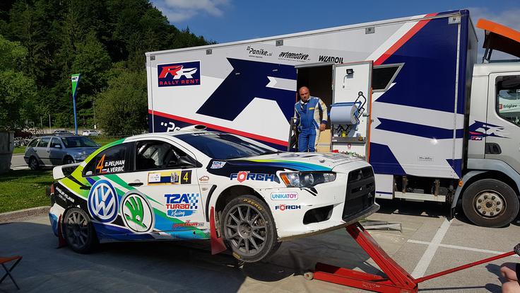 Darko Peljhan in Anja Verbič z mitsubishi lancerjem EVO X vodita v skupni razvrstitvi državnega prvenstva. | Foto: Gregor Pavšič