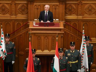 Madžarski parlament za predsednika države izvolil Andrasa Bako