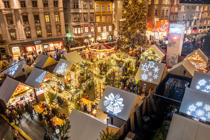 V mestu boste našli več deset božičnih sejmov. | Foto: Shutterstock