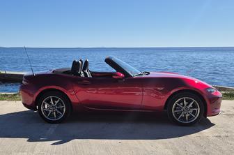 Na Hvar z malim roadsterjem mazdo MX-5: tisoč kilometrov zgoraj brez #foto