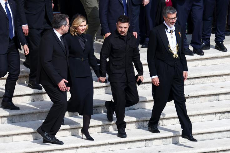 Ukrajinski predsednik Volodimir Zelenski z ženo Oleno Zelensko.  | Foto: Reuters