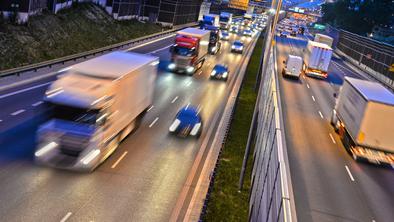 Kaj lahko za varnost storijo vozniki tovornih vozil?