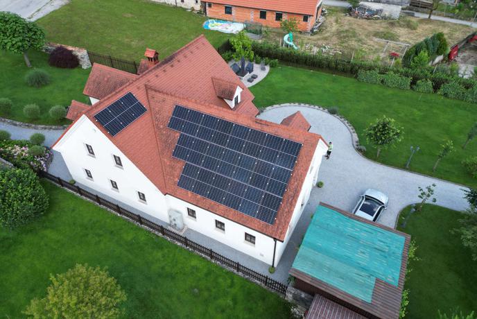 Nova vloga razsmernikov in baterij v spreminjajočem se energetskem sistemu
