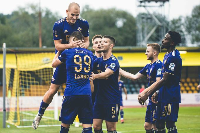Mariboru so se na zadnji tekmi v Domžalah nasmihale že tri točke, saj je dvakrat vodil z dvema zadetkoma prednosti, a se je moral po razburljivem zaključku zadovoljiti le s točko (3:3). | Foto: Grega Valančič/Sportida