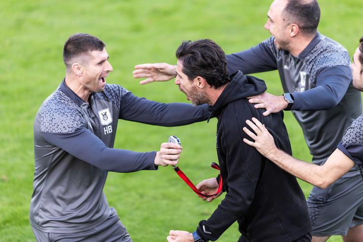 Trenerja Olimpije Victorja Sancheza tako čustvenega še nismo videli. | Foto: Jure Banfi