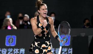 Sakkarijeva presenetila Sabalenko za polfinale finala WTA