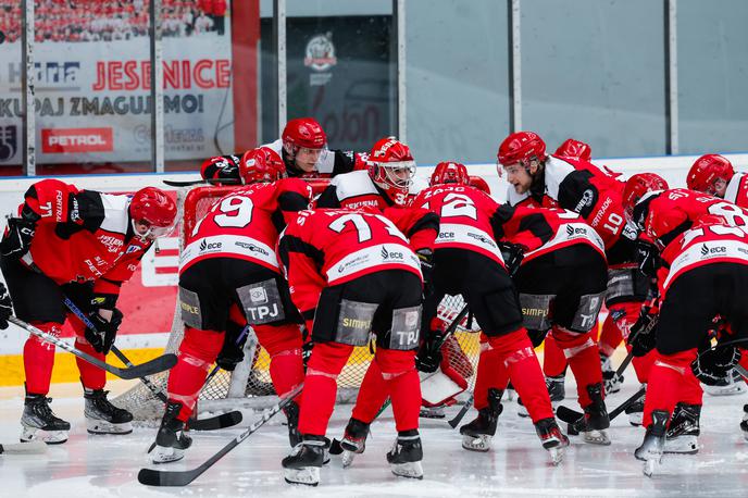 HDD Jesenice | Jeseničani so dobili polfinalnega tekmeca Alpske lige. Polfinale se bo začel v torek. | Foto Aleš Fevžer