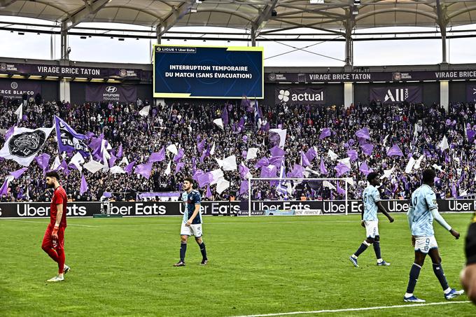 Nogometni spektakel v Toulouse je prekinil nepričakovan zaplet z alarmom. | Foto: Guliverimage