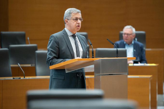Janez Žakelj je poudaril, da ni težava v zakonitosti postopka, pač pa to, kako so ti tajni podatki prišli v javnost.  | Foto: STA
