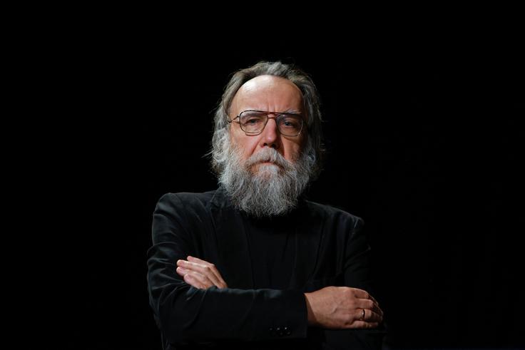 Protizahodna usmerjenost je v Rusiji vzniknila že v 19. stoletju. Razvpiti ideolog novega evrazijstva Aleksander Dugin je tako le eden od dedičev te stare ideologije. | Foto: Reuters