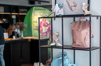 Ko moda sreča ustvarjalnost: Deichmann navdušil z novo pomladno-poletno kolekcijo #foto