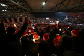 Union Berlin navijači pojejo