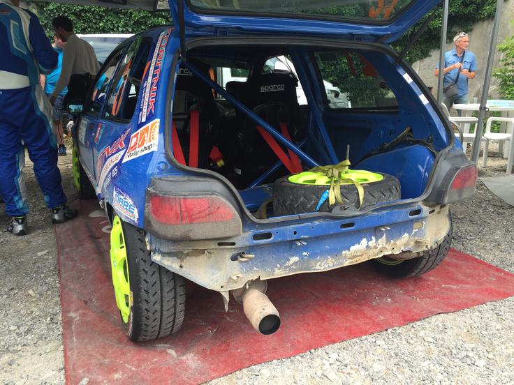 Na drsečih cestah je marsikoga odneslo v jarek, hrib ali v slabšem primeru pod cesto. Težave je imel z renault cliom williams tudi Matija Koritnik. | Foto: 
