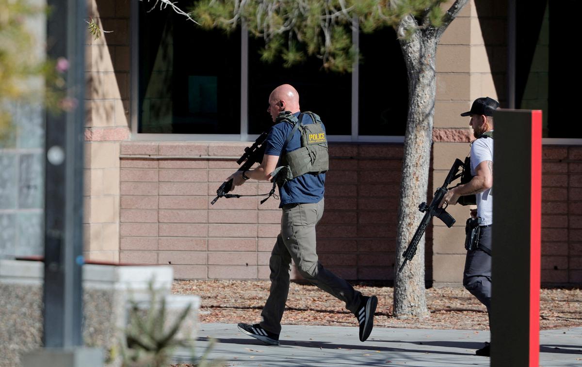 streljanje, ZDA, univerza, Las Vegas | Tudi v tem primeru motiv za napad ostaja neznan. Policija je sicer objavila, da je bil osumljenec lani aretiran zaradi nasilja v družini, poročajo ameriški mediji. | Foto Reuters