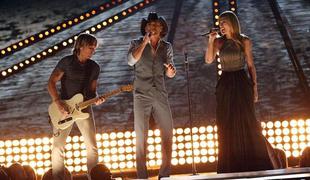 Taylor Swift, Tim McGraw in Keith Urban v novem videospotu