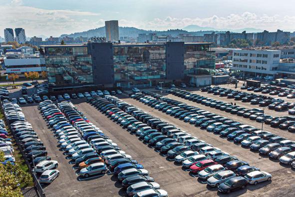 RAZKRIVAMO: v Ljubljani se je odprl največji center vozil v Sloveniji!