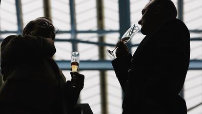 Prevare, ropi in vrtoglavi zneski: življenje zbiralcev vina