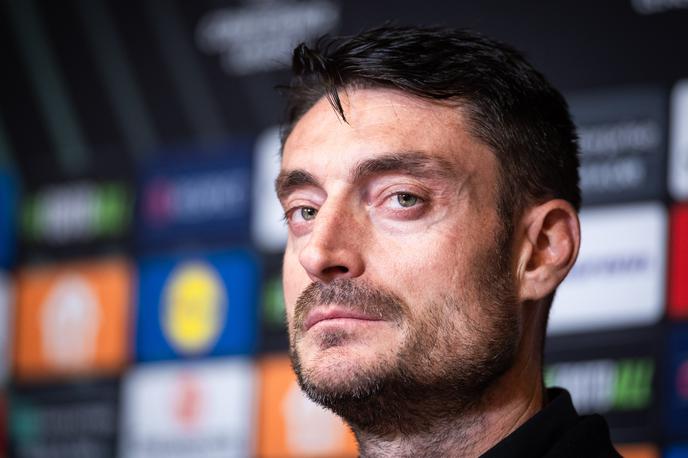 Albert Riera | Albert Riera je po četrtkovi evropski zmagi dejal, da je ponosen zaradi pristopa in agresivnosti, a da verjame, da je njegovo moštvo lahko še boljše, predvsem v obrambi. | Foto Jure Banfi