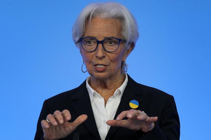 Christine Lagarde | "Pričakujem, da se bodo neto nakupi v okviru programa nakupov obveznic končali v začetku tretjega četrtletja," je zapisala predsednica ECB.  | Foto Reuters