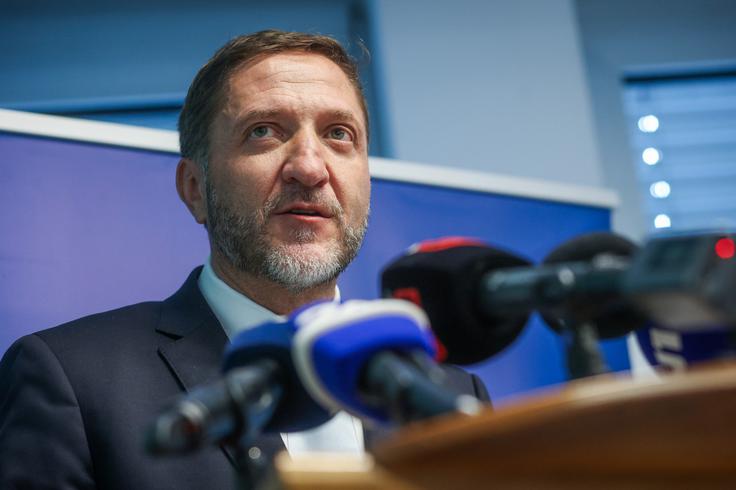 Minister za finance Klemen Boštjančič izpostavlja prednosti ljudskih obveznic kot varnih in donosnih, sploh v povezavi z novimi individualnimi naložbenimi računi. | Foto: STA