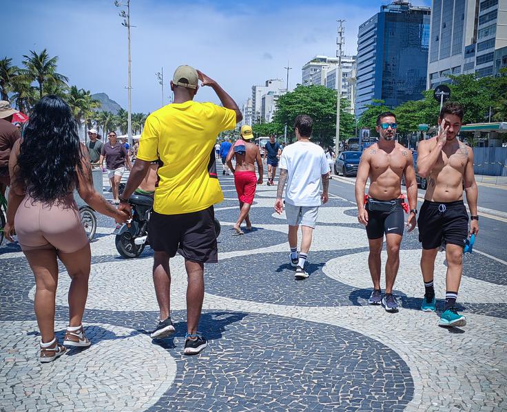 Pisana množica ljudi na Copacabani | Foto: K. M.